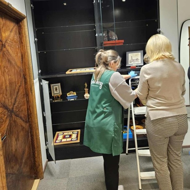 Генеральная уборка в шкафах мэрии Таллина, Эстония.