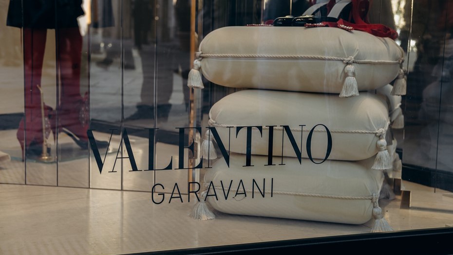 Витрины модного дома Valentino