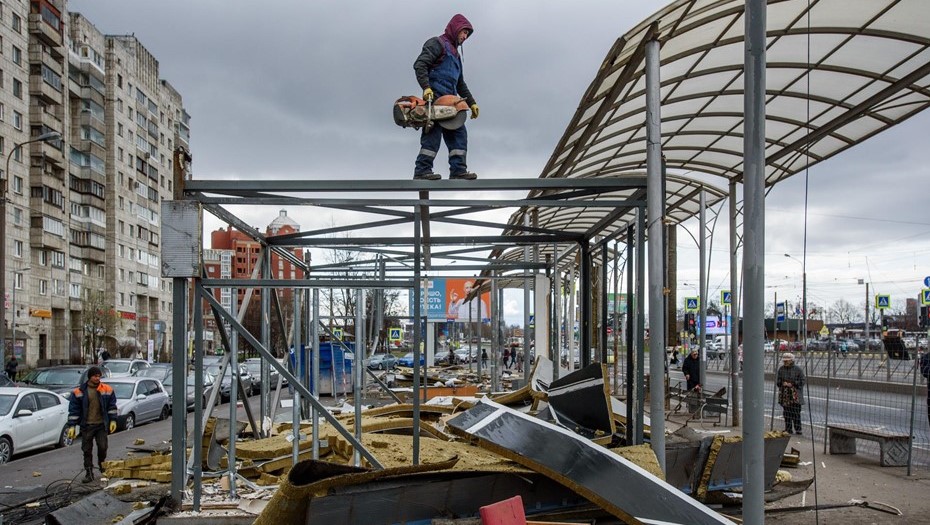 Снос киосков у метро в Петербурге