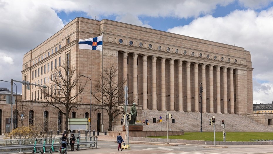 Здание финского парламента. Хельсинки, Финляндия.