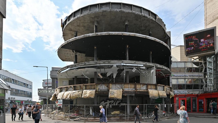 Снос ТЦ "Макси Спорт" у метро Приморская