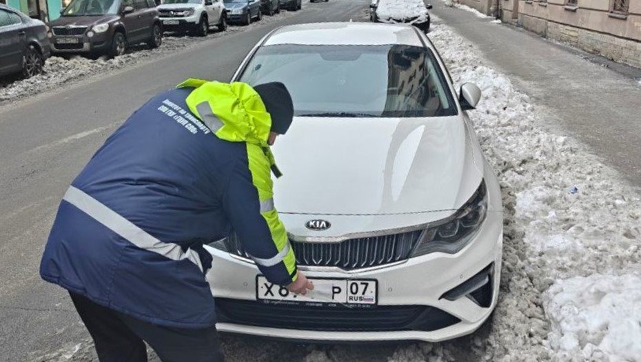 С платных парковок Петербурга за год эвакуировали почти тысячу машин