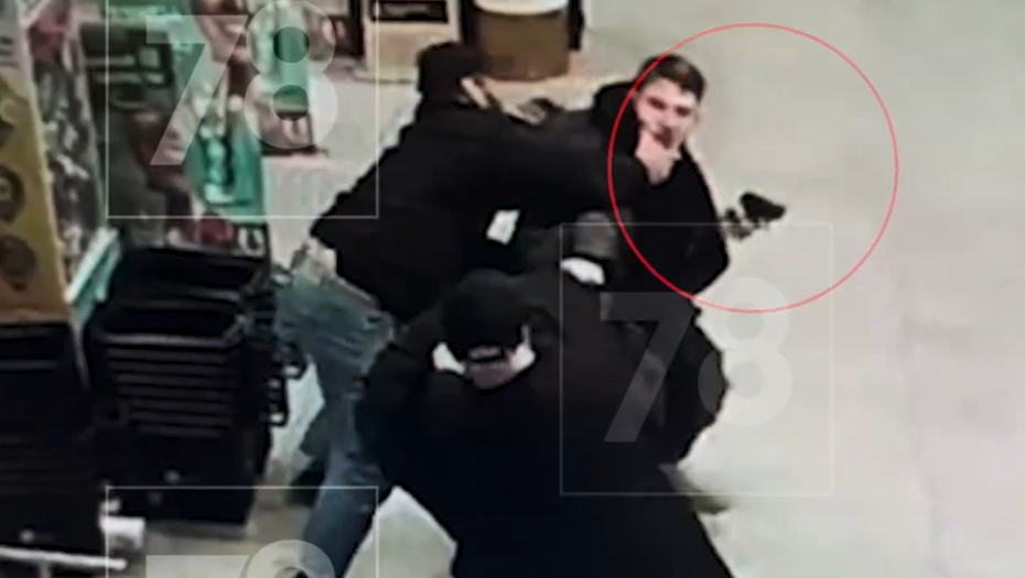 Драка охраны ТЦ "Сити Молл" с посетителем 21 января