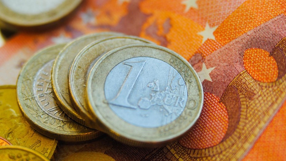 Финляндия тратит миллиард евро в год на выплату базовых пособий.