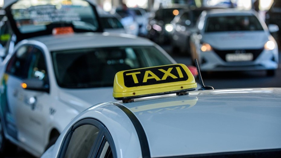 Для самозанятых таксистов в Петербурге упростили правила работы Для самозанятых таксистов в Петербурге упростили правила работы