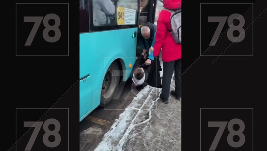 В Пушкине водитель автобуса ножом угрожал подросткам-нарушителям В Пушкине водитель автобуса ножом угрожал подросткам-нарушителям