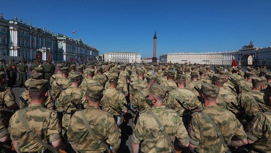 Контрактникам в Петербурге увеличили единовременные выплаты Контрактникам в Петербурге увеличили единовременные выплаты