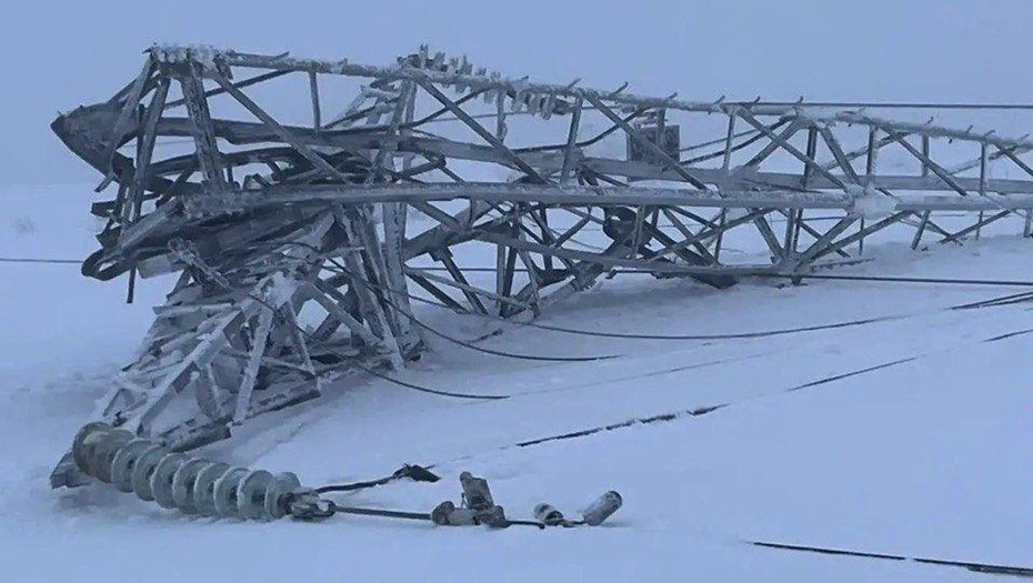 Разрушенные опоры ЛЭП в Мурманской области