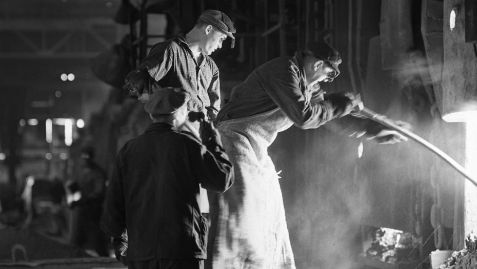 Сталевары Кировского завода в Ленинграде. Сталевары Кировского завода в Ленинграде.