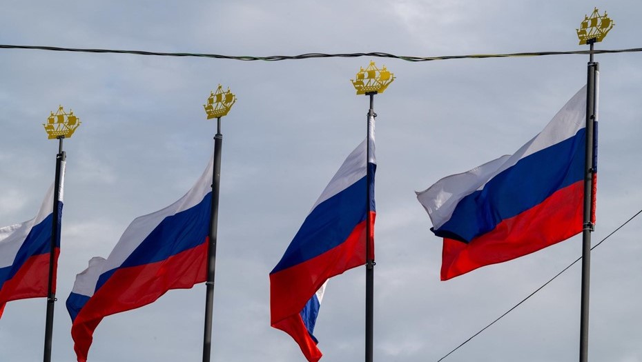 В Госдуме предложили устанавливать флаги РФ во всех новых ЖК