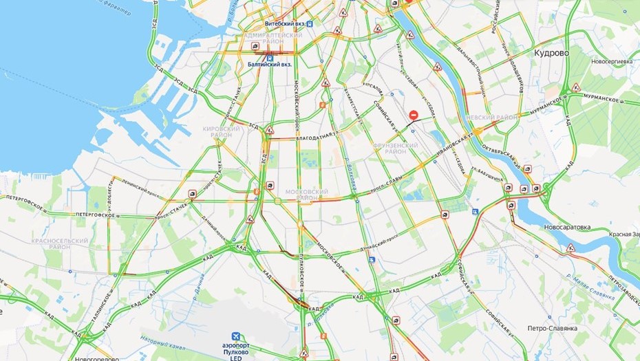Водители Петербурга 27 января пожаловались на заторы на ЗСД