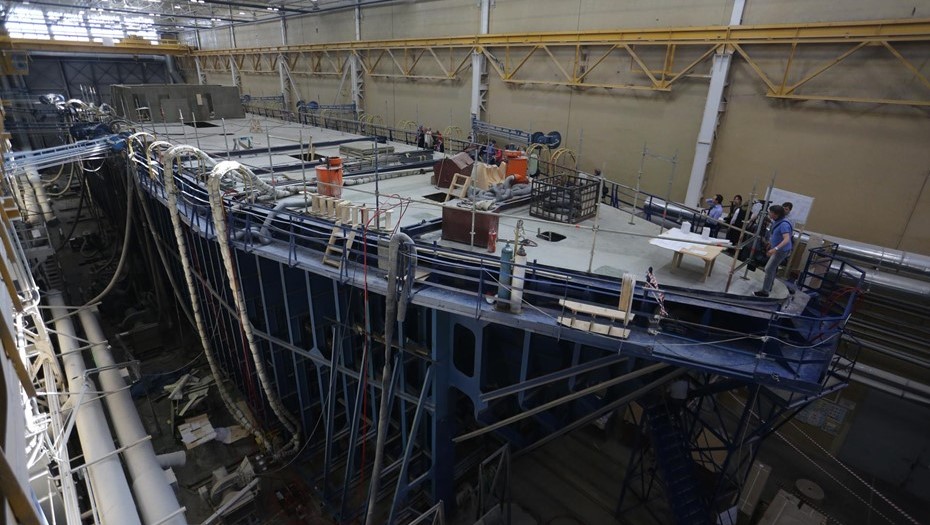 Цех пластикового судостроения и катеростроения на АО "Средне-Невский судостроительный завод".