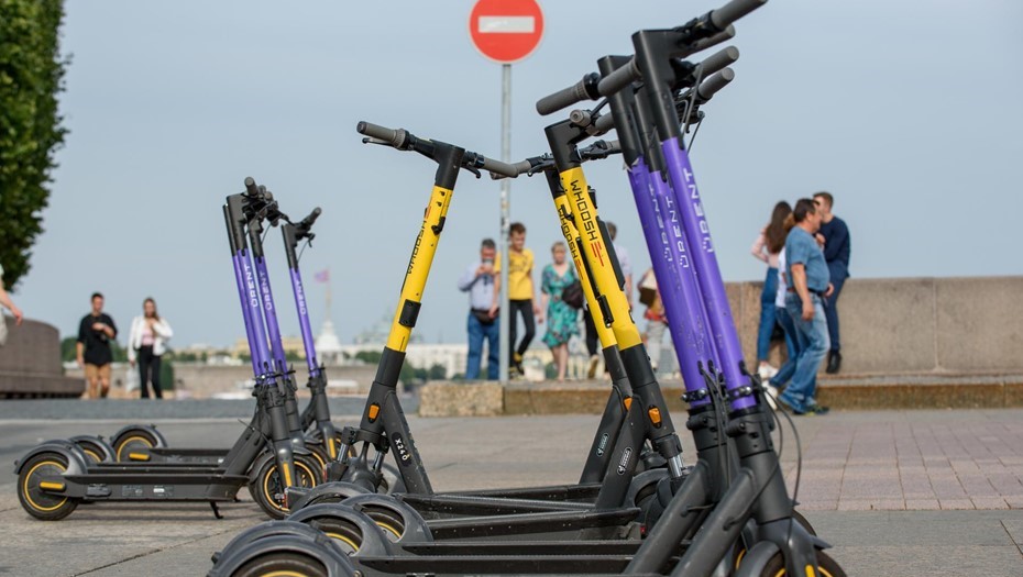 Аренда самокатов в центре Петербурга.