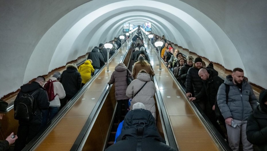 Эскалаторы в метро Петербурга за год 1984 раза останавливались из-за посторонних предметов