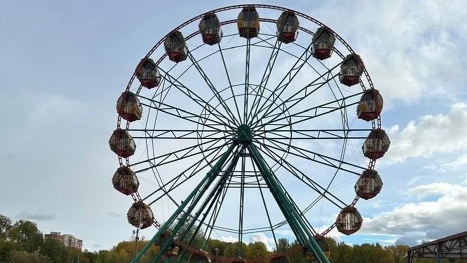 Колесо обозрения в парке Есенина