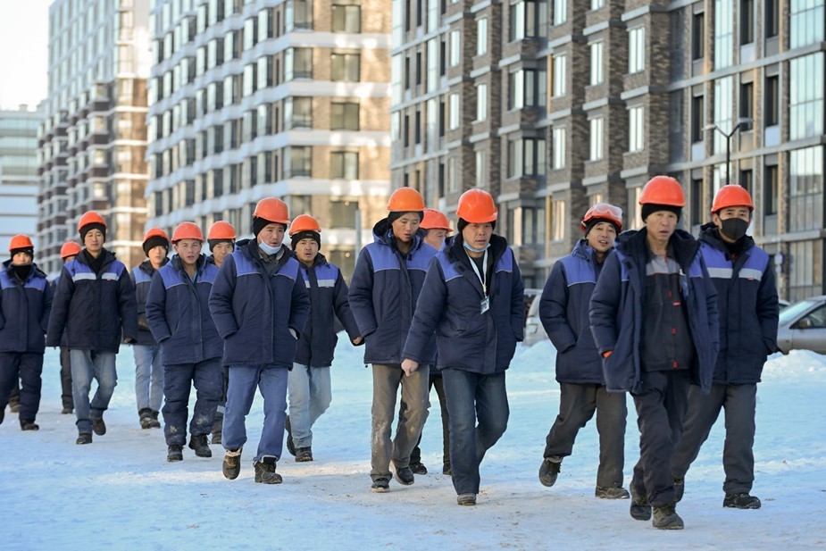 Иностранные рабочие в районе Кубинской ул.