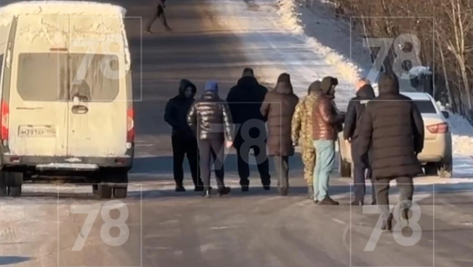 В Ломоносовском районе провели следственный эксперимент. 