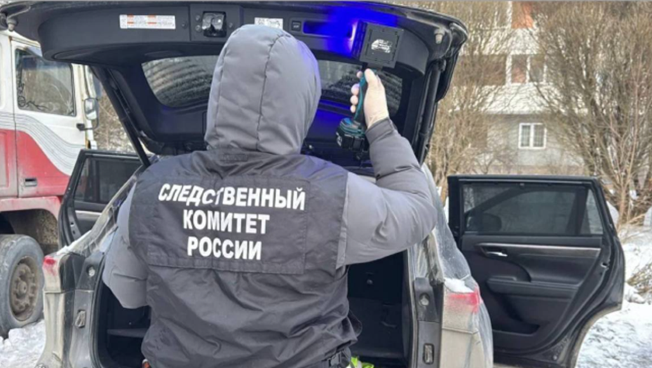 Следователи изучают машину подозреваемого на предмет биологических следов