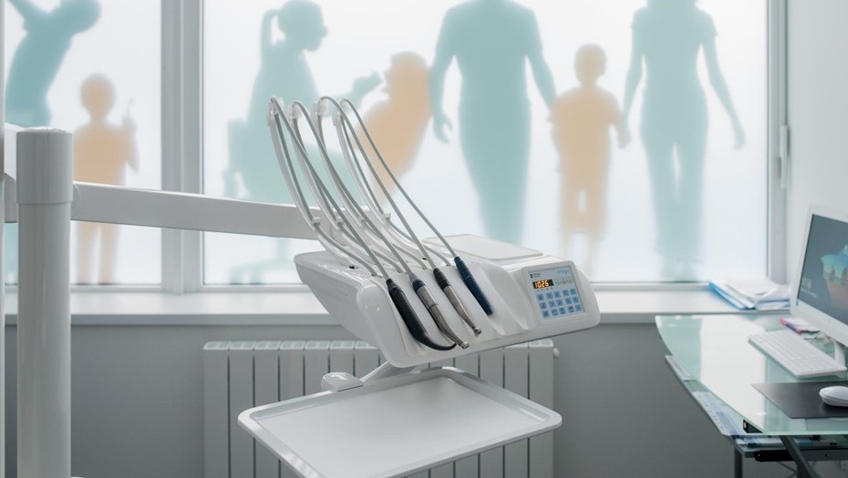 Петербург вошёл в топ-10 городов России по числу нелегальных стоматологий 