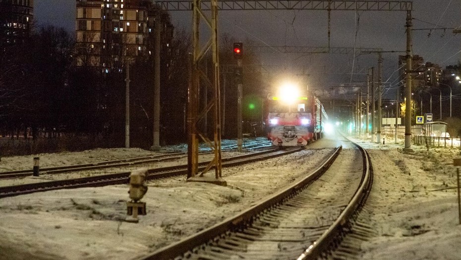 В Петербурге 3 февраля под колёса поезда попал мужчина 