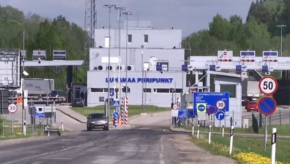 Пункт пропуска Лухамаа на границе Эстонии с Россией. Снимок с видео.