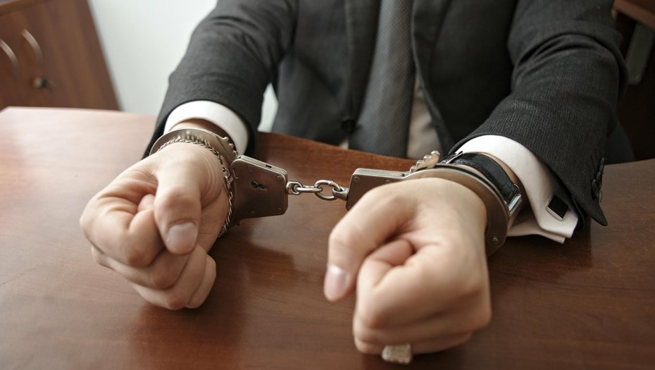 Военкома из Приозерска поймали на продаже военных билетов Военкома из Приозерска поймали на продаже военных билетов