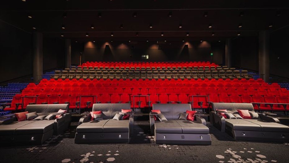 Кровати в кинотеатре компании Finnkino. Хельсинки, Финляндия. Кровати в кинотеатре компании Finnkino. Хельсинки, Финляндия.