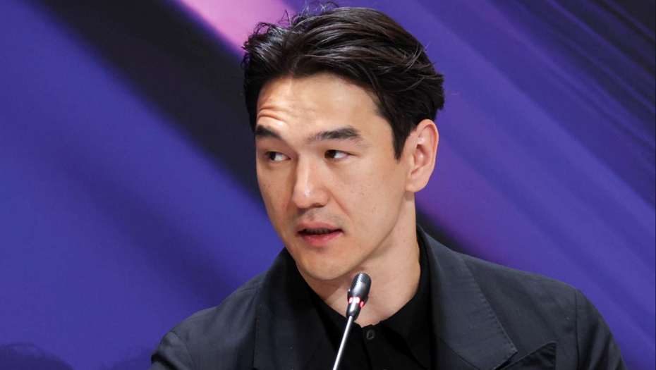 Стендап-комик Нурлан Сабуров на ПМЭФ-2025
