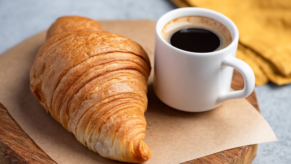 Петербуржцев стали активнее приучать к быстрому потреблению кофе и выпечки
