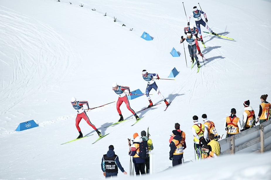 Лыжный стадион "Тезеро". Лыжные гонки. Мужчины. Скиатлон. Спортсмены во время соревнований. 