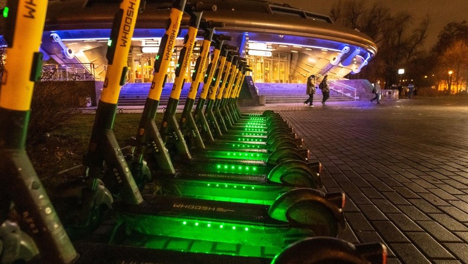 Сервисы кикшеринга Whoosh и "Юрент" приостановили слияние из-за ФАС