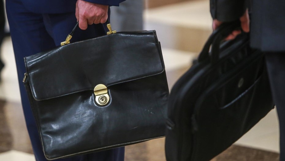 Депутаты Ленобласти сообщат о доходах и расходах за 2025 год