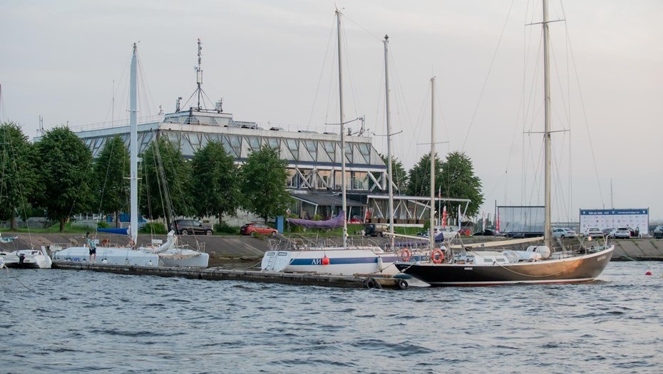 Яхт-клуб на Петровской косе.