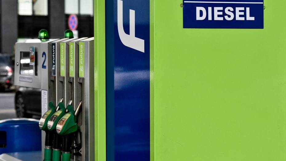 Работа финской сети АЗС в Петербурге. Архив.