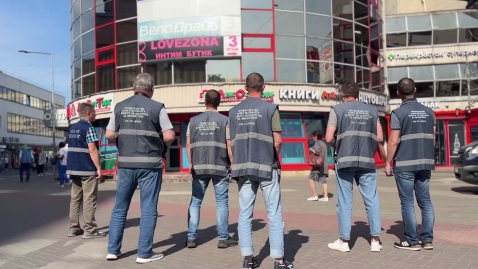 Торговый павильон у станции "Приморская"