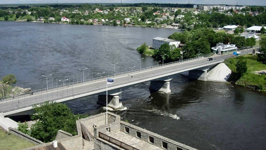 Мост Дружбы между Нарвой (Эстония) и Ивангородом (Россия).