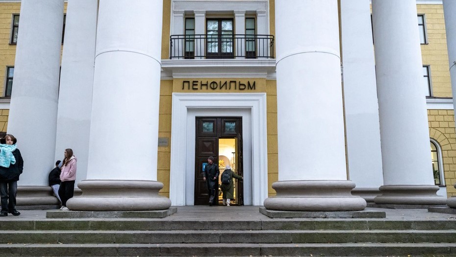 Здание киностудии Ленфильм на Каменноостровском проспекте. 