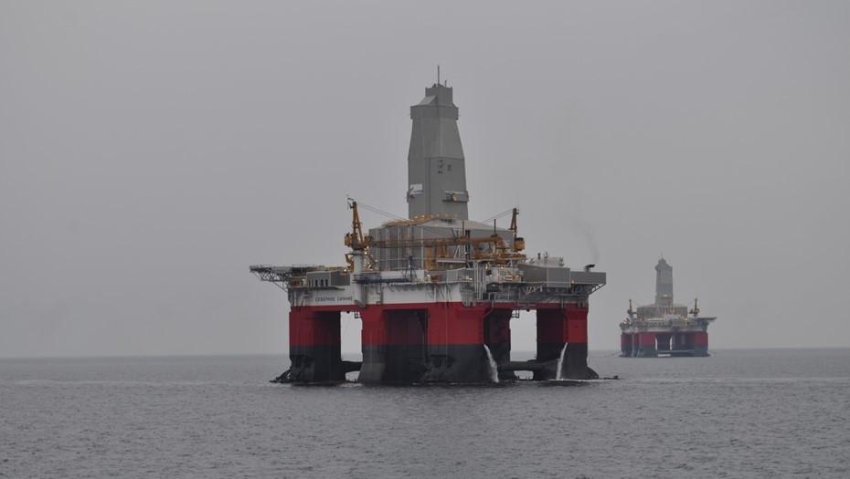 Буровые установки "Полярная звезда" и "Северное сияние" Буровые установки "Полярная звезда" и "Северное сияние"