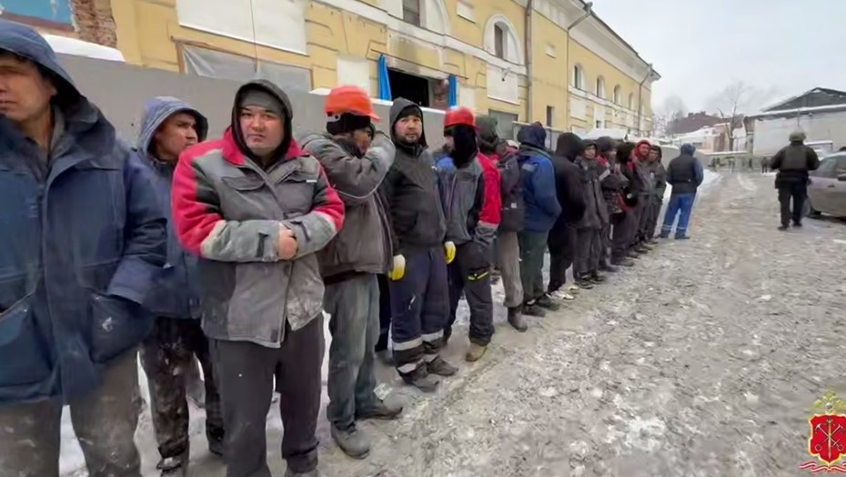 На стройке ЖК в Адмиралтейском районе искали нелегальных мигрантов