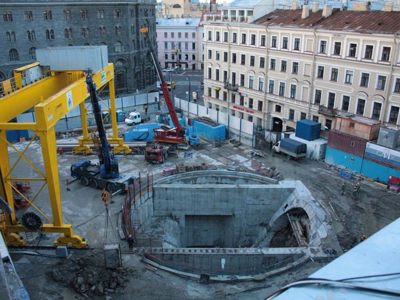 Котлован станции метро "Адмиралтейская"