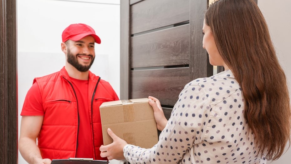 Мошенники придумали новый способ обмана россиян под видом доставки от близких