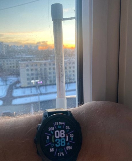 Температура воздуха в районе станции метро "Ленинский проспект" в Петербурге 15 февраля 2026 года. 