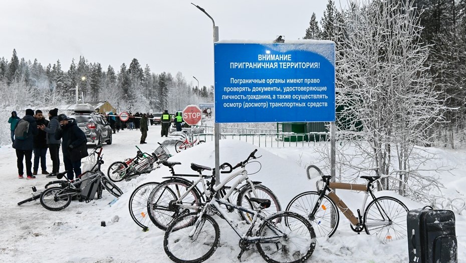 Иностранцы на финской границе с РФ. Ноябрь 2023 года.