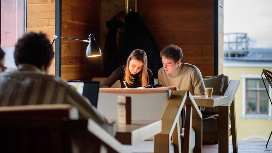 Студенческие семьи в Петербурге смогут получить 200 тыс. при рождении ребёнка