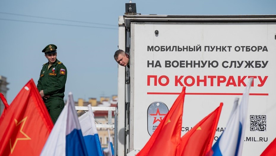 Выплаты при подписании контракта с Минобороны увеличили до 4 млн рублей