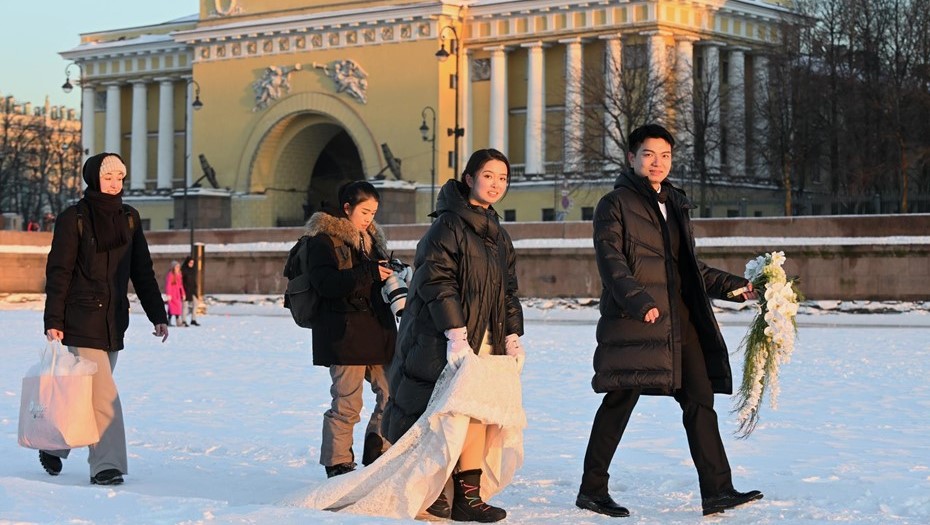 Количество иностранных туристов в Петербурге выросло за год на 17%