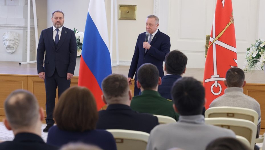 Вручение документов на новые квартиры нуждавшимся в улучшении жилищных условий ветеранам боевых действий 