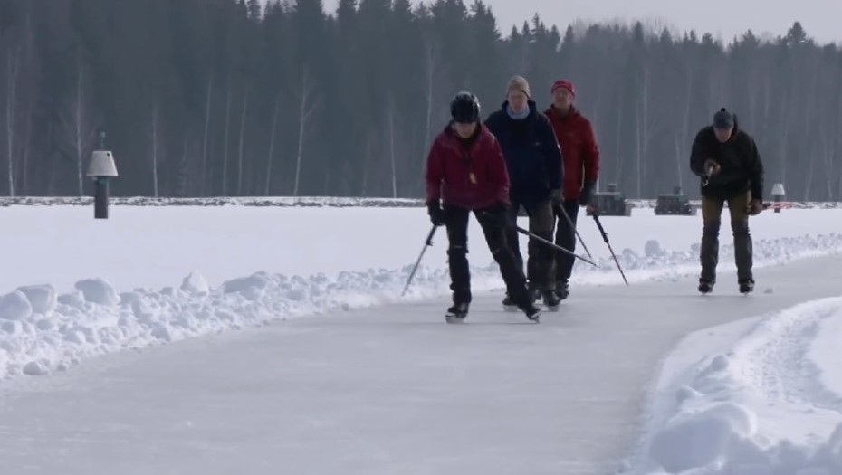 Каток на Сайменском канале. Финляндия, февраль 2025 года. Снимок с видео. Каток на Сайменском канале. Финляндия, февраль 2025 года. Снимок с видео.
