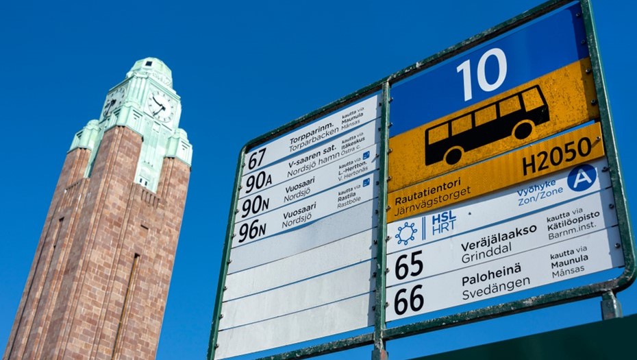 Остановка автобуса в Хельсинки, Финляндия.