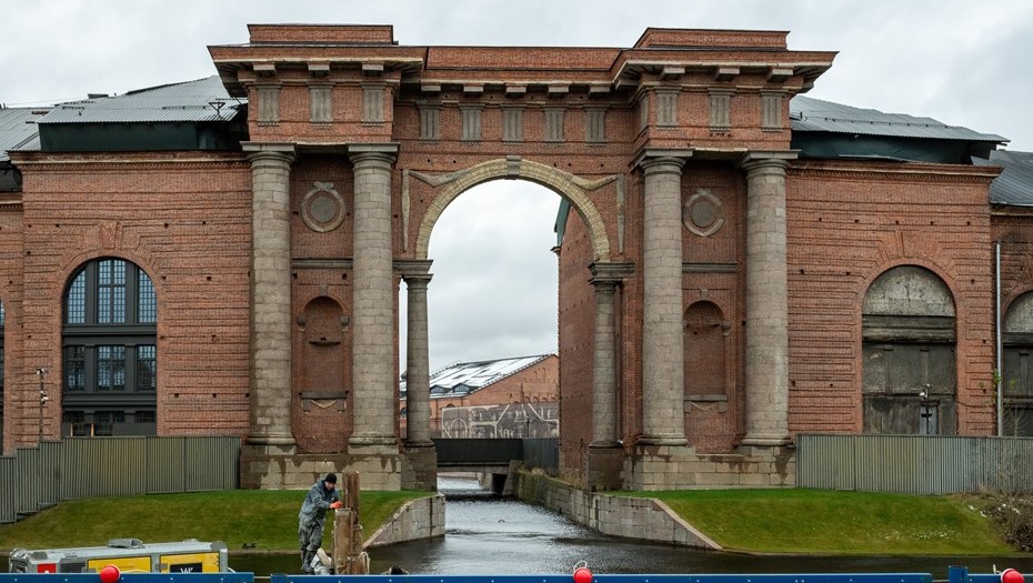 Арка Новой Голландии авторства Валлен-
Деламотат - ценный образец раннего классицизма